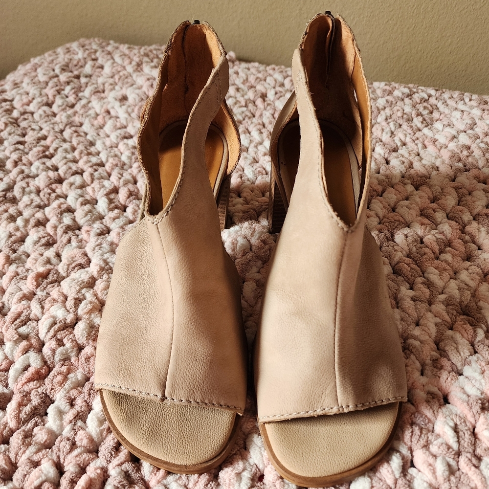 Lucky Brand Tan Ankle Booties